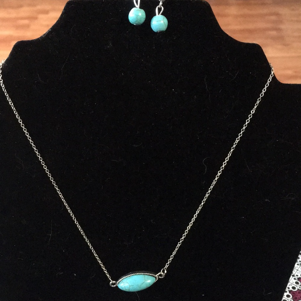 Short necklace